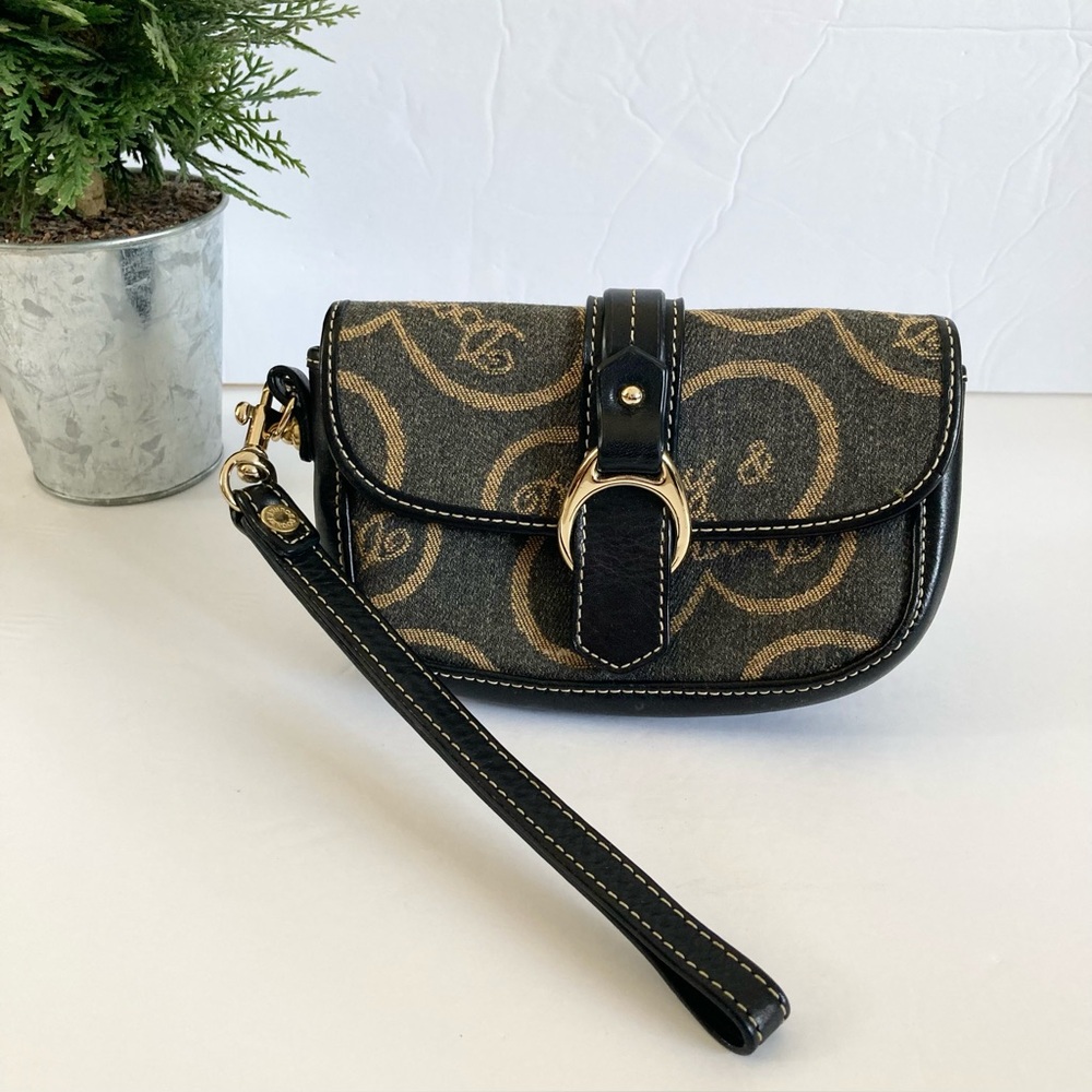 Dooney & Bourke / Black and gold heart wristlet